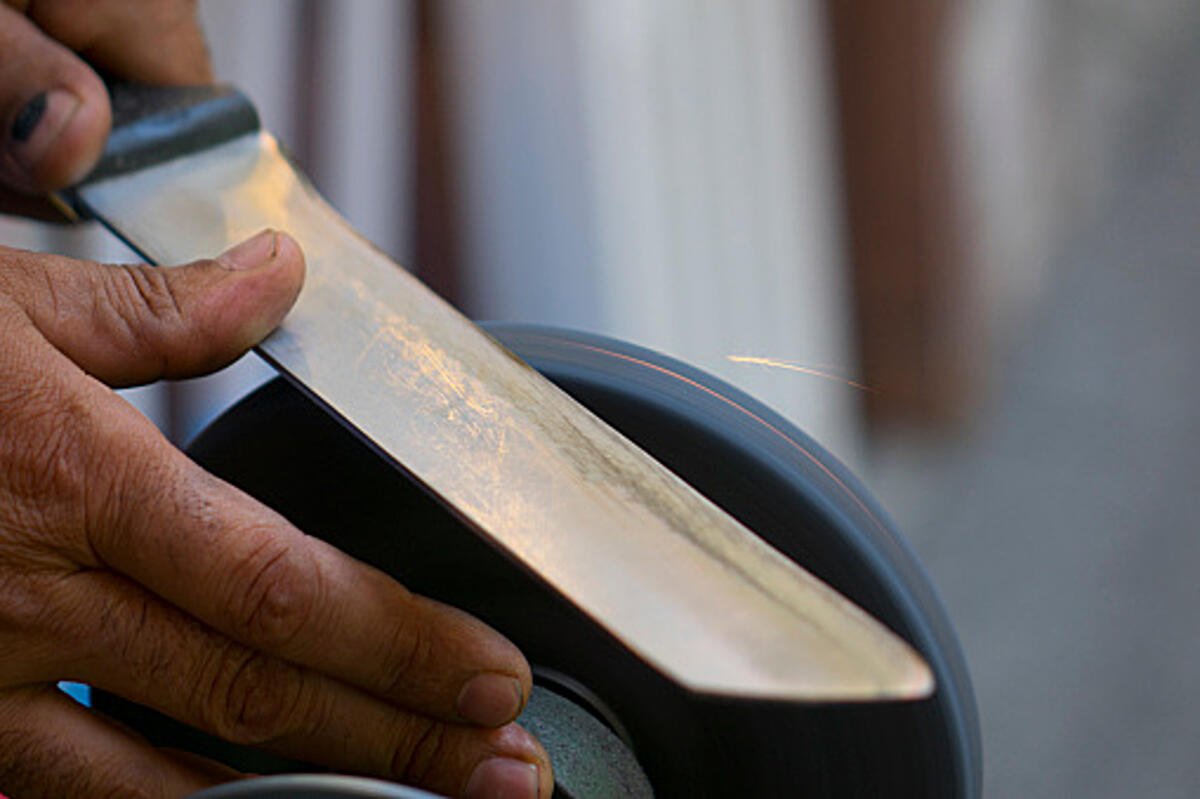 Getting the right angle on knife sharpening 